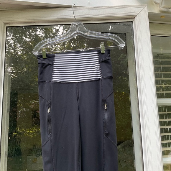 Lululemon Run: Ice Queen Pant. Size 6. - Picture 5 of 12